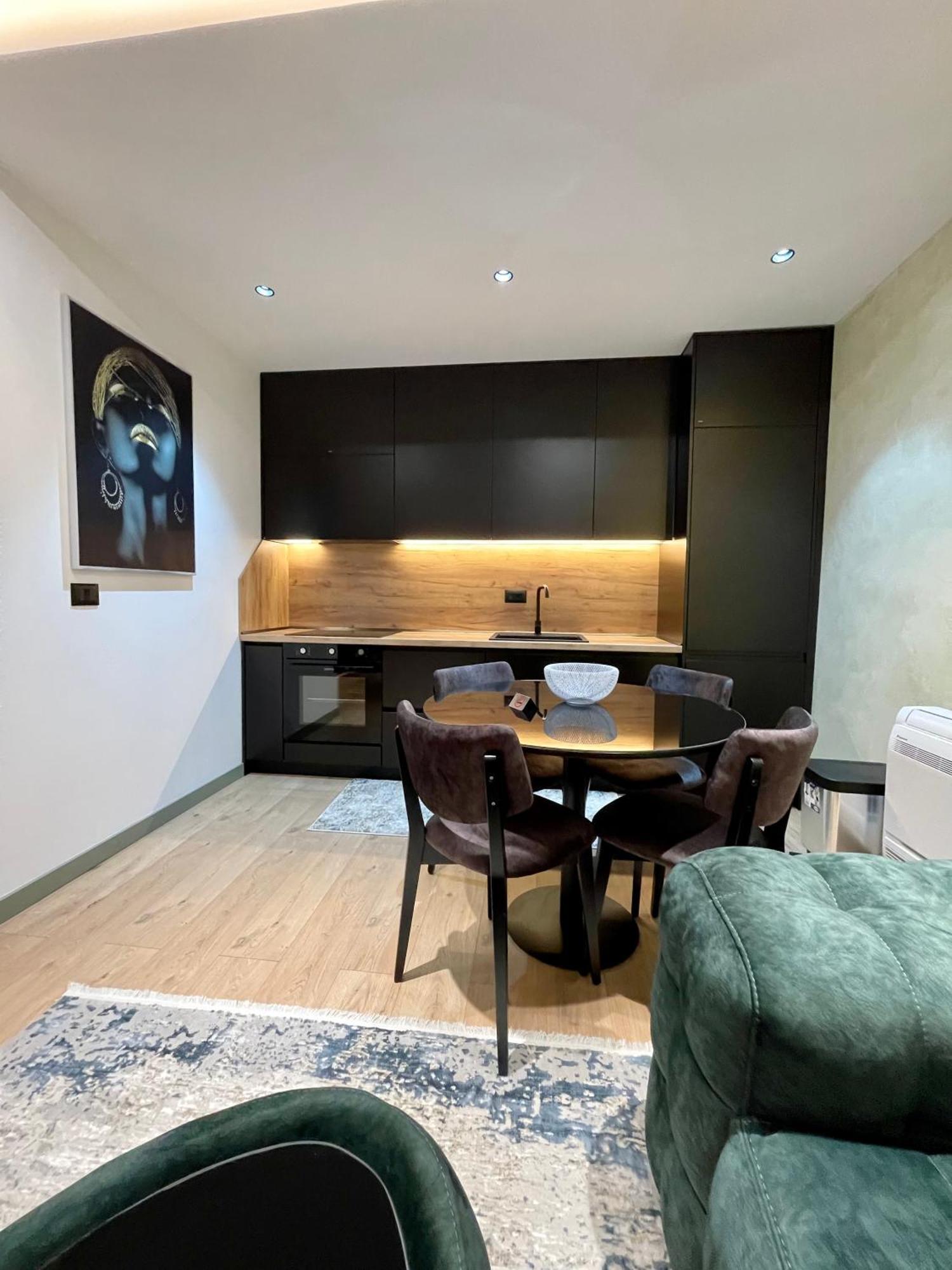 Queens Luxury Apartments Tiranë Eksteriør bilde